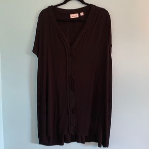 Avenue 30/32 Black hi-lo shirt with tuxedo detail